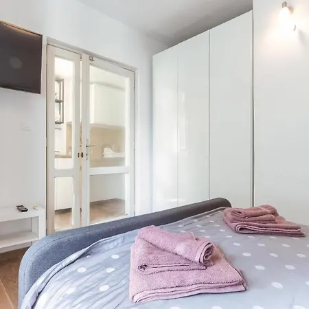 - 50 Meters From Sea Lägenhet Poreč