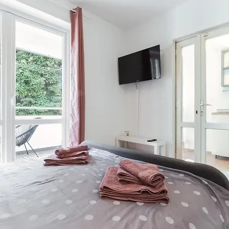 Apartman - 50 Meters From Sea *